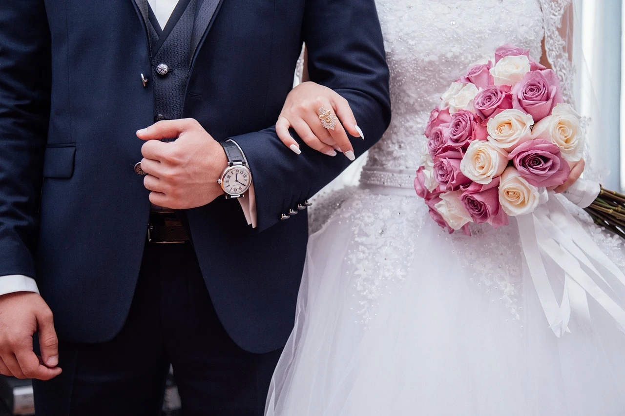 ウェディング以外でも活躍するスーツ